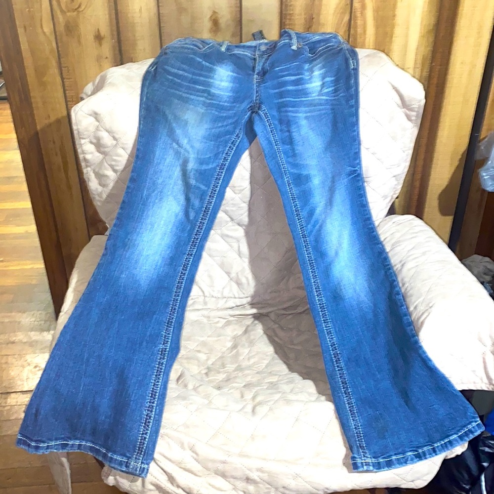 Ariya Jeans bootcut stonewashed pearl button missing button on left back pocket